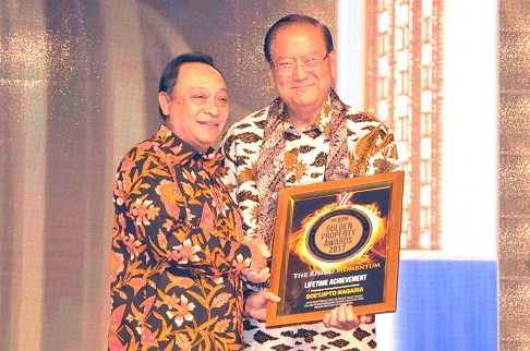 https://images-residence.summarecon.com/images/gallery/article/5911/golden property awards 2017 1.jpg